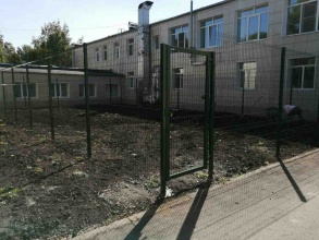 3D заборы для школы 15 метров фото в Новосиньково