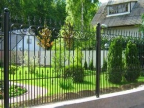 Кованые заборы на ленточном фундаменте 80 метров фото в Новосиньково