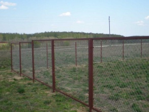Забор из сетки рабицы в натяг секционный 12 метров фото в Новосиньково